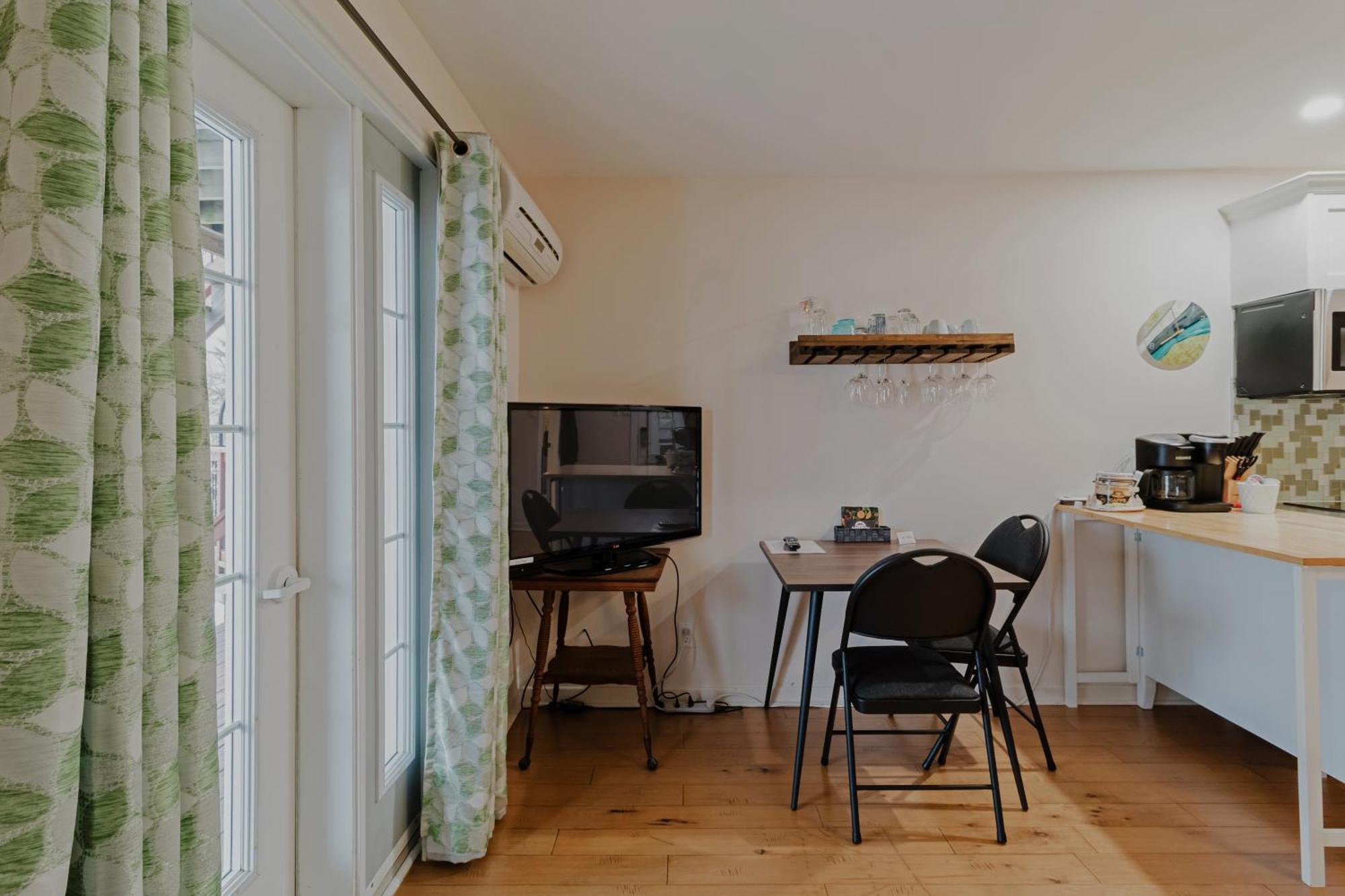 Magog Apartment Orford